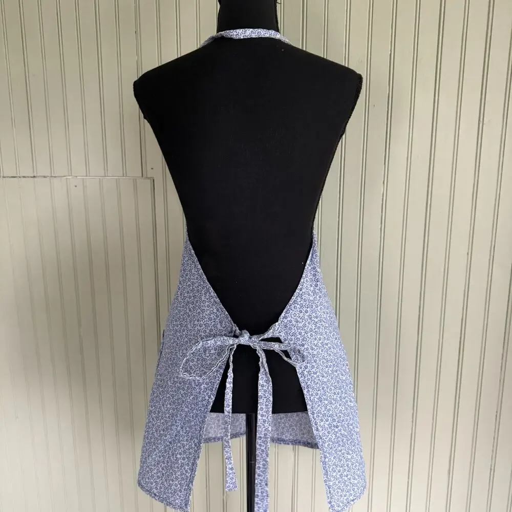 Vtg Hostess Full Apron Blue White MCM 50s Pocket Retro Tie Trad Cottage Floral